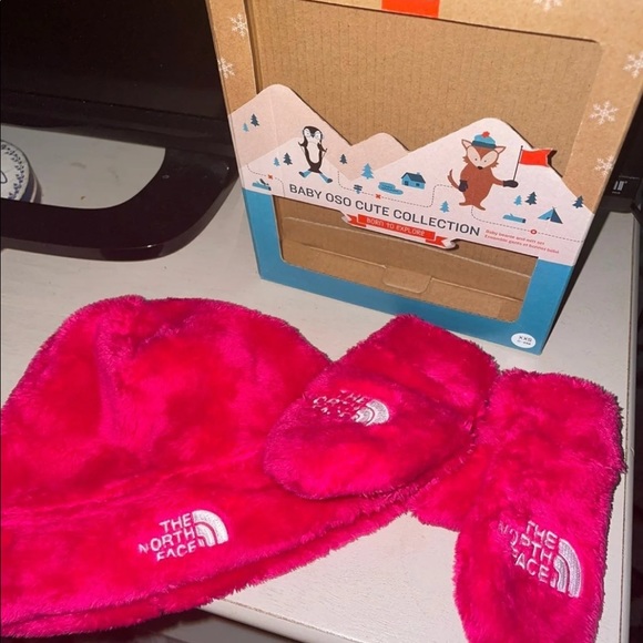 The north face hat and gloves - Picture 4 of 6